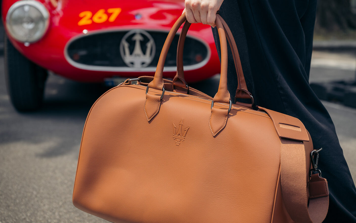 Maserati et Poltrona Frau s&rsquo;associent pour un sac de voyage collector à l&rsquo;occasion du centenaire du Trident